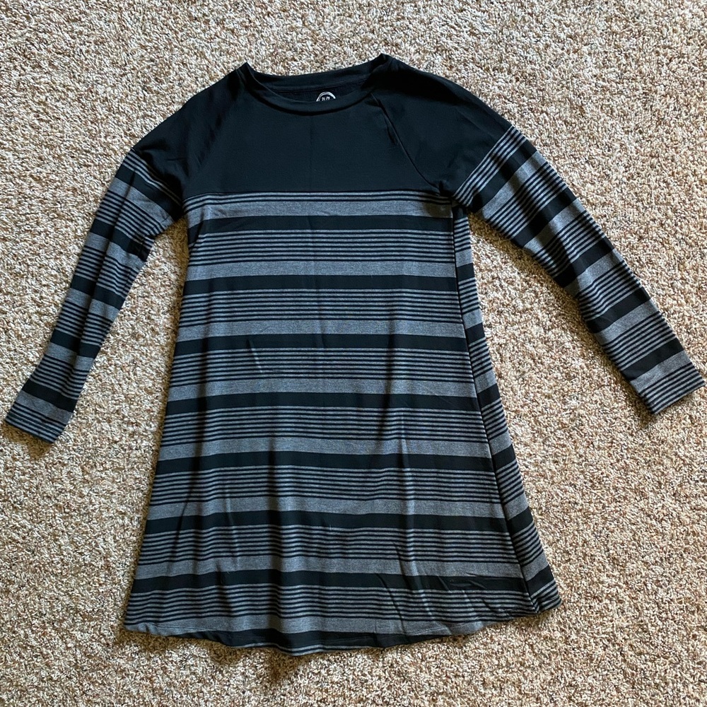 MEDIUM loose fitting shirt striped dress